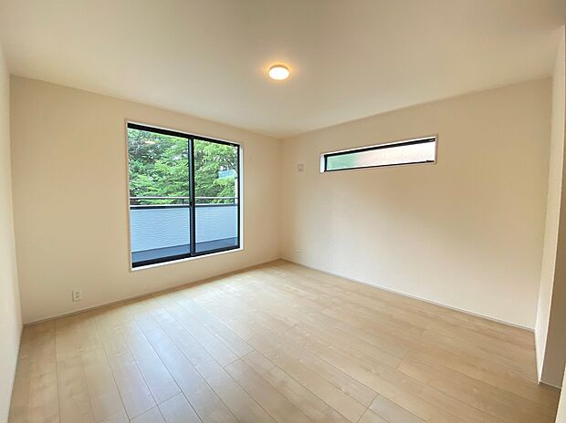 【☆Room☆】☆Room☆
バルコニーに面したお部屋は、通風・採光共に良好な上、解放感タップリ♪
明るいお部屋は住まう人の心も明るくしてくれますね☆