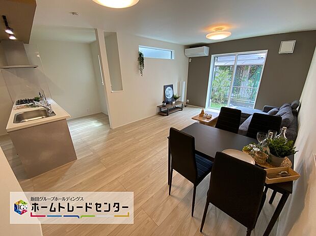 【☆Living Room☆ 】☆Living Room☆
『LDKは家族だんらんをデザイン』家族が集まり一緒の時間がすごせる工夫がされております。何気ない一日のひとコマが何者にも代えがたい宝物になることでしょう♪