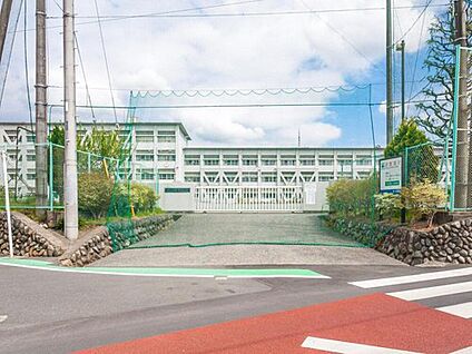 青梅市立第二中学校 2600m(徒歩33分)