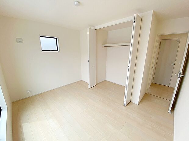 【☆Room☆】一人にひと部屋？収納？書斎？趣味部屋？あるいは客室？部屋数の多い間取りは、家族構成やライフステージの変化にも柔軟な対応を可能にし、家族の選択肢を広げます。