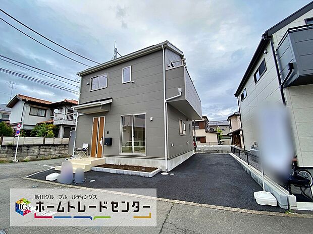 【前面道路含む現地写真】一戸建ての大きなメリットは、「自分の土地」を自由に使えること。好きなペットが飼えるほか、ガーデニングやDIY、車やバイクの手入れなど様々な趣味を楽しめます♪