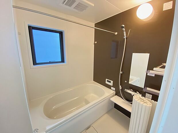 【☆System　Bath☆ 】☆System　Bath☆
掃除のしやすさ・収納の便利さなど、おふろを使う人、お手入れする人、みんなにとっての「しあわせ性能」を追求したバスルームを採用しました♪