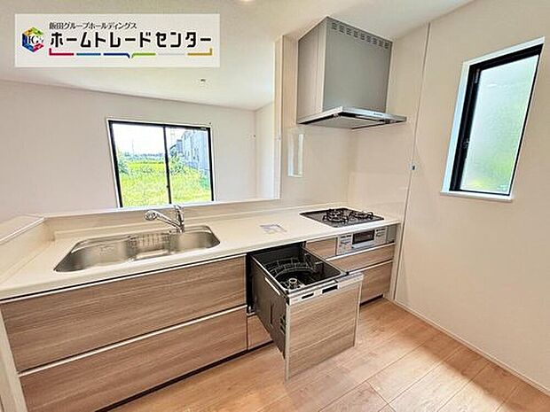 【キッチン】お子さまにとっても、ご飯のしたくを頑張っているご家族の姿が見えると安心♪手伝いたいという気持ちになるなど、お手伝いの習慣も育ちやすいですね♪