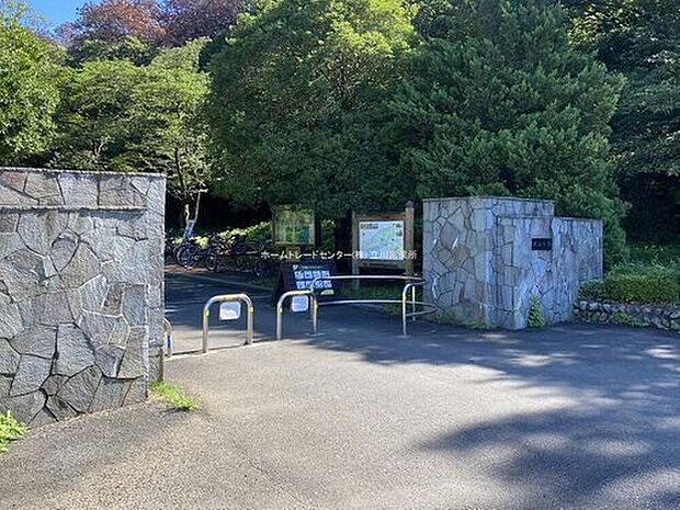狭山公園（約1,000m）