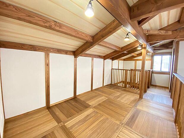 【リビング以外の居室】住まう方でカスタマイズしていただけるシンプルなデザインの内装。ご自身で素敵な空間を創り上げられます。