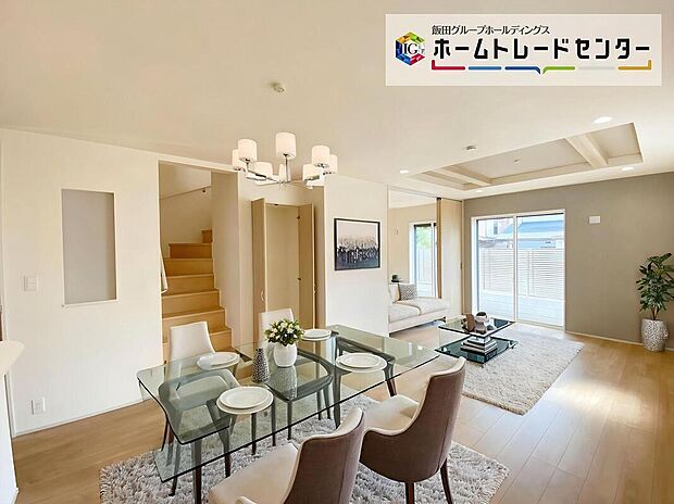 【☆Living Room☆ 】☆Living Room☆
『LDKは家族だんらんをデザイン』家族が集まり一緒の時間がすごせる工夫がされております。何気ない一日のひとコマが何者にも代えがたい宝物になることでしょう♪(家具はCGです
