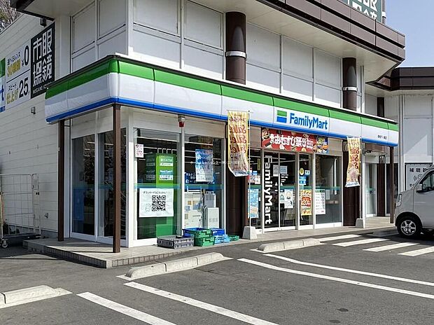 ファミリーマート青梅千ヶ瀬店（約750m）