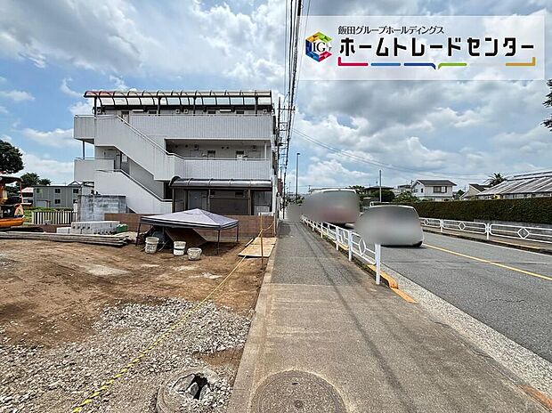 【前面道路含む現地写真】明るい陽光が注ぐ心地よい邸宅!商業施設が近い他、教育施設も徒歩圏内で生活に便利♪立川エリアにも近く、休日はショッピングも楽しめそうですね♪