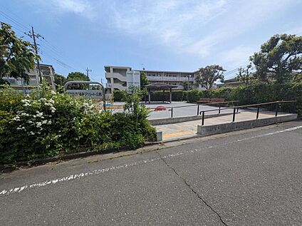日野万願寺アパート公園 800m(徒歩10分)