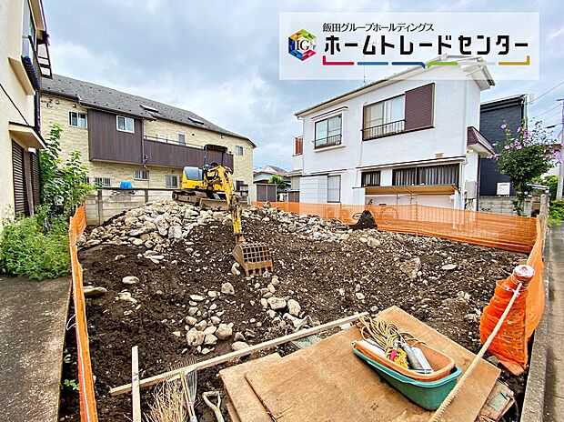 【前面道路含む現地写真】☆何万回もの『ただいま』を聞くことになるお家♪街に溶け合う美しい景観を生みだせるシンプルシックでおしゃれな外観と住み心地を考え貫いた設計!「ゆとりある落ち着いた暮らし」を叶えます♪