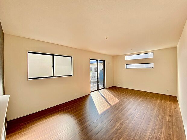 【☆Living　Room☆ 】☆Living　Room☆
家族の食事や団らんのほか、子供を遊ばせたり、友人を招いたりするＬＤＫは住まいの中心。長時間過ごす場所だからこそ、大切にしたい場所♪