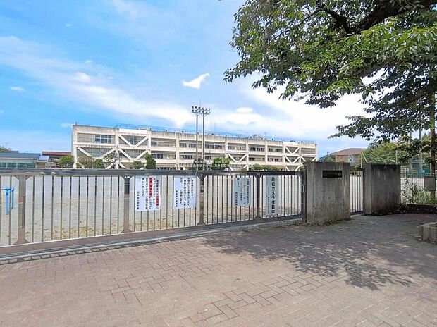 あきる野市立西秋留小学校(約1,000m)