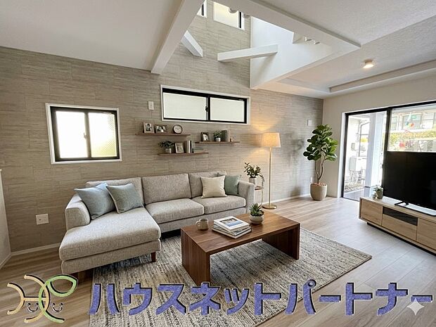 整然とした空間演出、快適な理想の暮らしの実現は家のみの拘りではなく、そこで暮らす方々にとって素敵な環境であることも挙げられると思います。四季折々の変化が奏でる鼓動を楽しんで下さい。(画像の一部はAIより作成した)