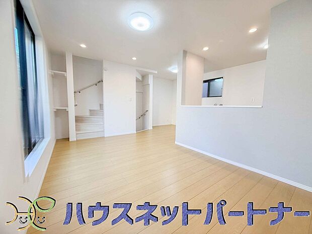 【リビング】陽だまりのある光彩豊かなリビングは、何よりも快適で心休まる時間を過ごせます。