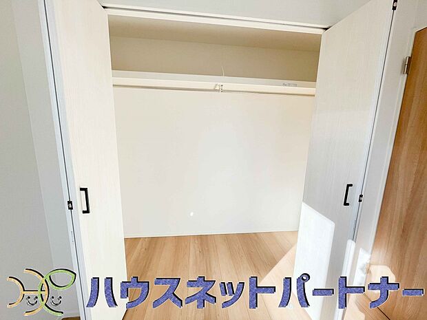 【収納】各部屋を最大限に広く使って頂ける様、全居住スペースに収納付。プライベートルームはゆったりと快適に。