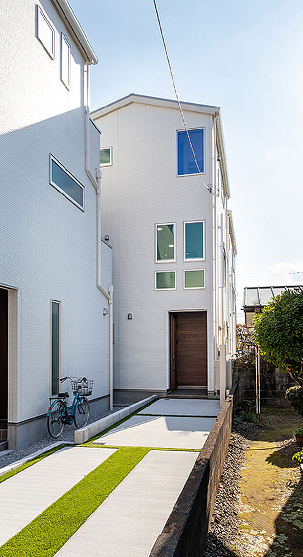 1期完成しました!ようこそ、TAKIHOUSEの女性にやさしい自然素材の家へ♪ブランピュール大和・桜ヶ丘全11棟♪駅徒歩15分平坦地という好立地。駐車場2台可♪見学予約受付中です。