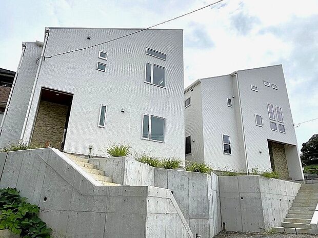 設計→施工→検査→アフターサポートまで全ての工程を自社グループにより一貫して運営。10年保証点検システムや地盤保証、瑕疵担保責任保証などで、長期にわたるアフターサポートに対応しています。(1期)