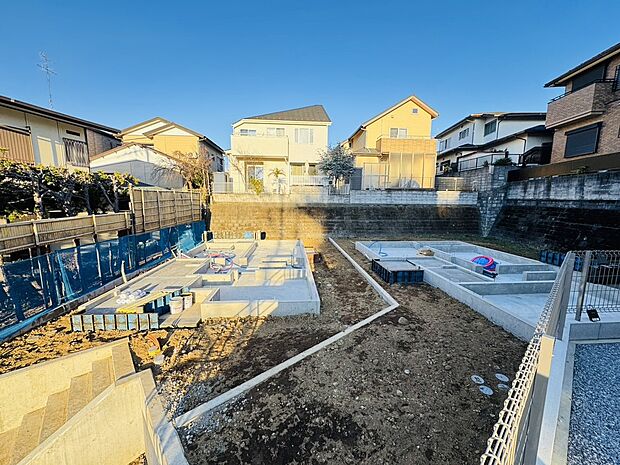 【現地写真(2026.1.10撮影)ブランピュール青葉台2期】ただ今 心を込めて施工しています。賢く健やかに、お子さんの成長を見守る自然素材。機能性重視、流れるような家事動線と子育て目線のアイデア満載プラン。女性目線のきめ細やかな優しいプランニング。