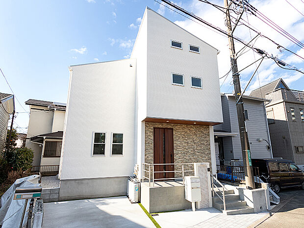 【ブランピュールシリーズ 建物施工例】「確かな品質は最終的に人の力でできあがる」という考えのもと、TAKI HOUSEが作る家は、工場で大量生産して現場で組み合わせるパネル工法ではありません。高いクオリティを維持し続けられる家。