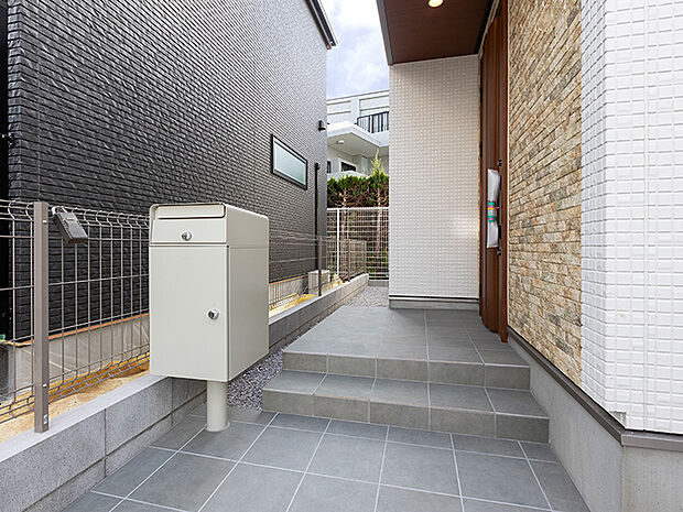 【現地写真(2025年1月21日現在）】TAKIHOUSEは2020年より（プライム証券コード7593）VTホールディングス株式会社の住宅関連企業（スタンダード証券コード8891）AMGホールディングス株式会社のグループに参入