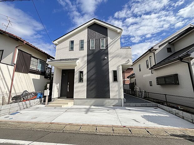 【外観】流行に左右されず、将来にわたって価値が継続する「上質」な佇まい。おしゃれな雰囲気や自然の潤い、親しみやすさといった個性を、街に新たな価値をもたらし続けてくれます。