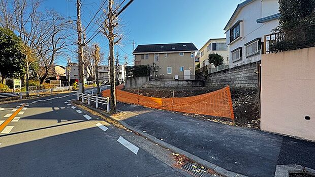 【現地写真(2025年12月現在）】人気の五月台エリア！『片平』に”建築条件付き売地”　新発売！！陽光あふれるこの地で叶えるマイホーム♪あなたの住まいの夢をお聞かせください。きっと、胸の中に想いがあるはず。