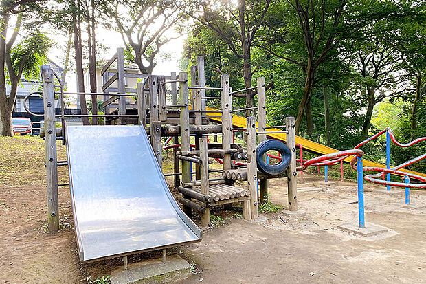 上山公園(約600m)