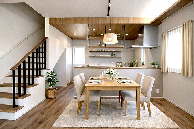 【ダイニングキッチン（施工例）】開放感ある対面キッチンのLDK