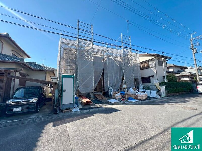 周辺は落ち着いた街並みの住宅地！子育てがしやすい住環境です！まだ未完成ですが、現地でしかわからない事もございます。是非一度ご覧ください。