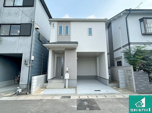 周辺は落ち着いた街並みの住宅地!子育てがしやすい住環境です!まだ未完成ですが、現地でしかわからない事もございます。是非一度ご覧ください。