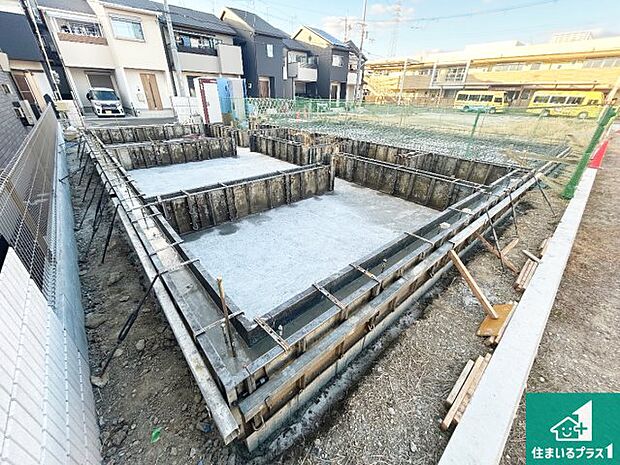 周辺は落ち着いた街並みの住宅地！子育てがしやすい住環境です！まだ未完成ですが、現地でしかわからない事もございます。是非一度ご覧ください。