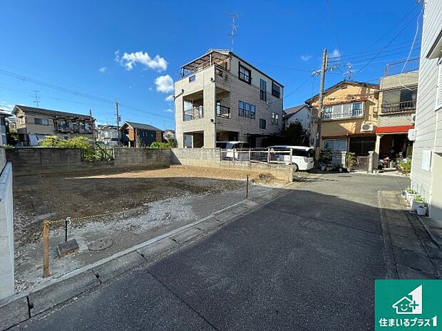 周辺は落ち着いた街並みの住宅地！子育てがしやすい住環境です！まだ未完成ですが、現地でしかわからない事もございます。是非一度ご覧ください。