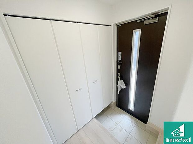 【玄関】シューズボックスにはたくさんの靴が収納できるので玄関周りはいつもスッキリ!ご家族が増えても安心!