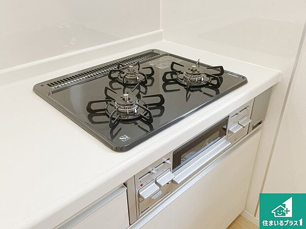【コンロ】ダブル高火力Siセンサー付きコンロ!3口あるので、まとめて料理をする時も大活躍!