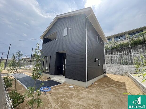 【外観】安心の10年保証!外観を美しく保ち、雨水で汚れを落とします!気になることがありましたら、お気軽にお問い合わせください!