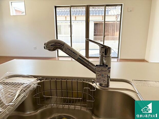 【キッチン水栓】浄水器を内蔵!炊飯時、お茶を作る時に安心してお水を使えます!お湯と冷水、浄水と原水、シャワーの切替えもワンタッチです!