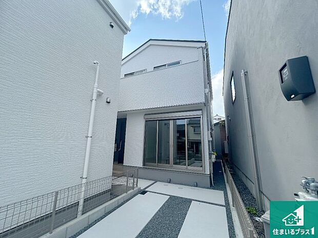 【外観】安心の10年保証!外観を美しく保ち、雨水で汚れを落とします!気になることがありましたら、お気軽にお問い合わせください!