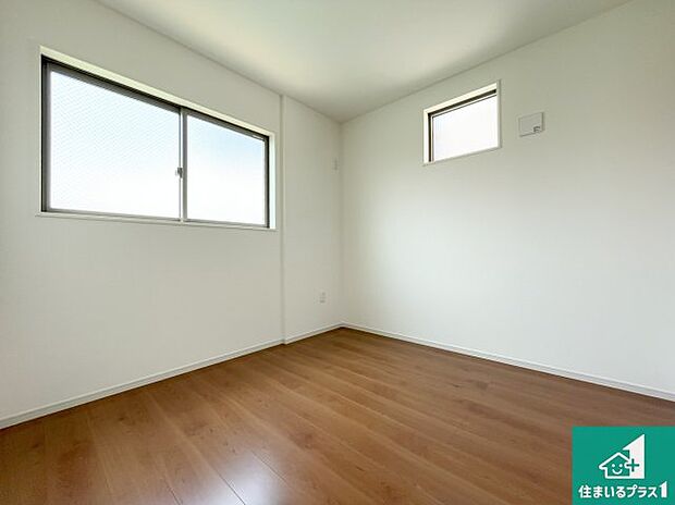 【洋室】各部屋にクローゼット付で家具いらずでお部屋もすっきり出来ます。