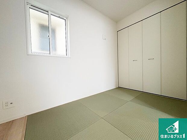 【和室】一室あると便利な和室は客間としてだけでなく、小さなお子様のプレイルームや食後のくつろぎスペースとしてもご利用いただけます。収納もついていますので大活躍間違いなし!