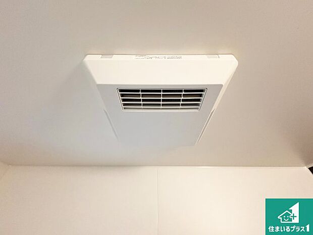 【浴室暖房乾燥機】四季を通して快適なバスライフをお手伝いする浴室暖房乾燥機!浴室の乾燥・暖房・涼風・換気はもちろん、24時間換気にも対応!