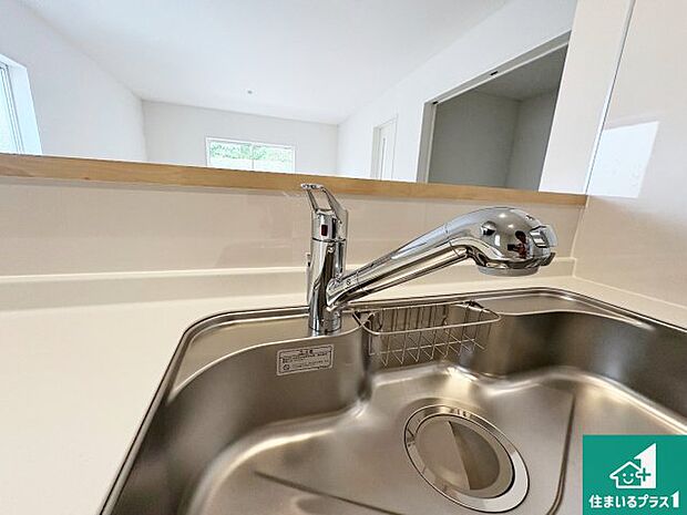 【キッチン水栓】浄水器を内蔵!炊飯時、お茶を作る時に安心してお水を使えます!お湯と冷水、浄水と原水、シャワーの切替えもワンタッチです!