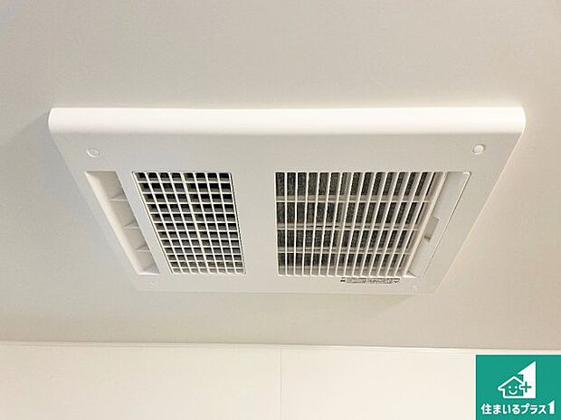 【浴室暖房乾燥機】四季を通して快適なバスライフをお手伝いする浴室暖房乾燥機!浴室の乾燥・暖房・涼風・換気はもちろん、24時間換気にも対応!