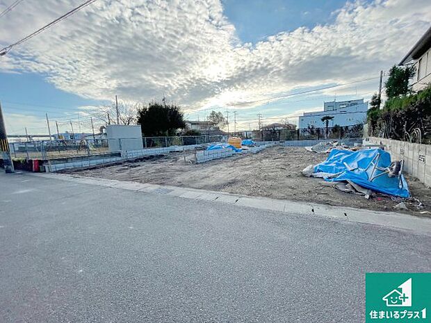 【外観】周辺は落ち着いた街並みの住宅地！子育てがしやすい住環境です！まだ未完成ですが、現地でしかわからない事もございます。是非一度ご覧ください。