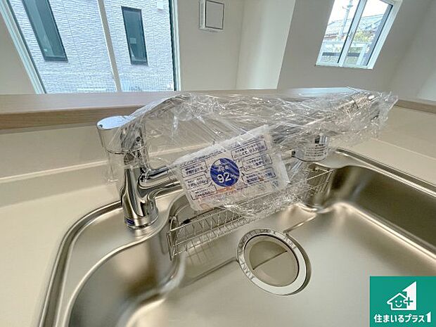 【キッチン水栓】浄水器を内蔵!炊飯時、お茶を作る時に安心してお水を使えます!お湯と冷水、浄水と原水、シャワーの切替えもワンタッチです!