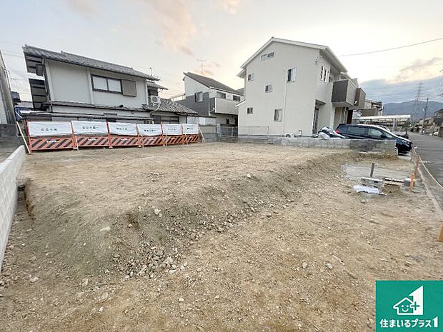 【外観】周辺は落ち着いた街並みの住宅地！子育てがしやすい住環境です！まだ未完成ですが、現地でしかわからない事もございます。是非一度ご覧ください。