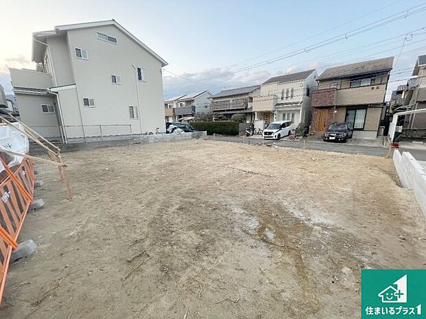 【外観】周辺は落ち着いた街並みの住宅地！子育てがしやすい住環境です！まだ未完成ですが、現地でしかわからない事もございます。是非一度ご覧ください。