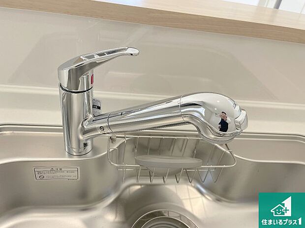 【キッチン水栓】浄水器を内蔵！炊飯時、お茶を作る時に安心してお水を使えます！お湯と冷水、浄水と原水、シャワーの切替えもワンタッチです！