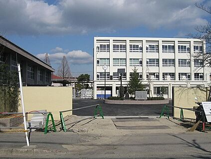 八幡市立男山第二中学校 徒歩1000m