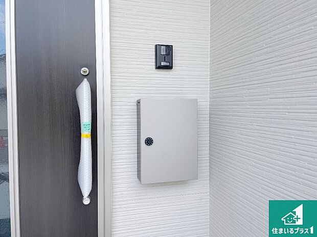 【玄関】シューズボックスにはたくさんの靴が収納できるので玄関周りはいつもスッキリ！ご家族が増えても安心！