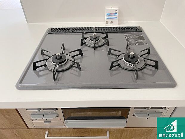 【コンロ】ダブル高火力Ｓｉセンサー付きコンロ！３口あるので、まとめて料理をする時も大活躍！